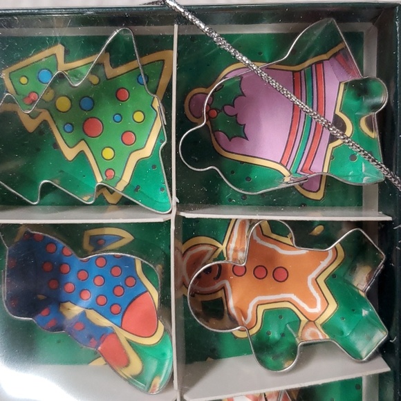Cookie Cutters Set of 9 Christmas Mini Star Tree Candy Cane Bell Snowman Holly - Picture 3 of 11
